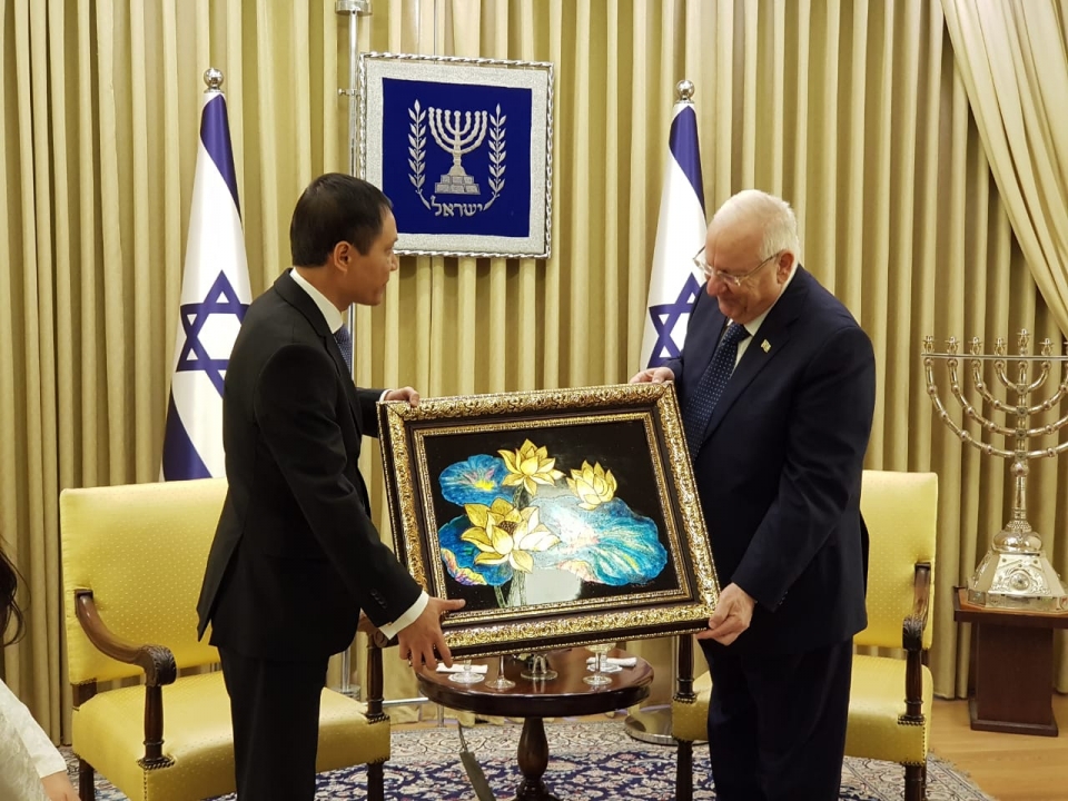 dai su do minh hung trinh thu uy nhiem len tong thong israel