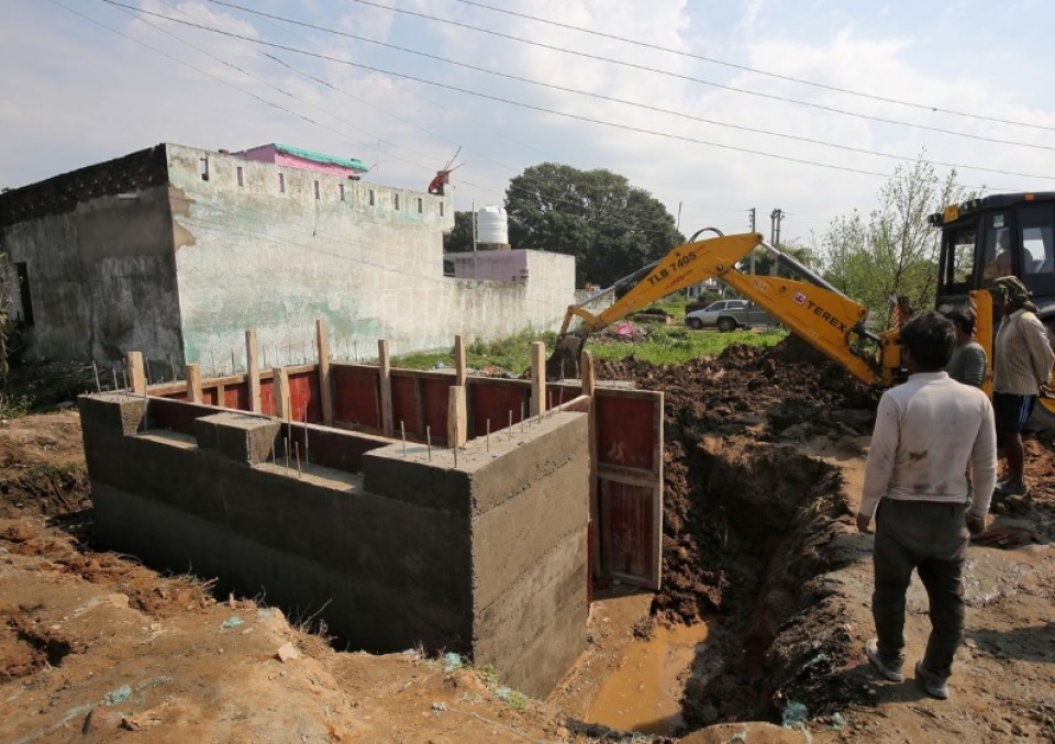 giua cang thang voi pakistan an do xay dung noi tru an cho nguoi dan tranh giao tranh