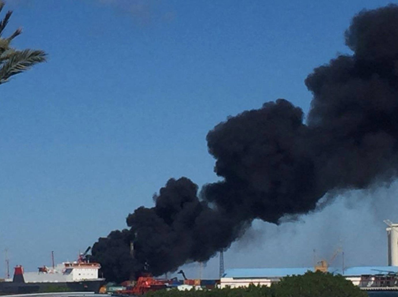 libya luc luong cua tuong haftar tan cong cang bien o tripoli chinh phu tuyen bo dung dam phan tai geneve