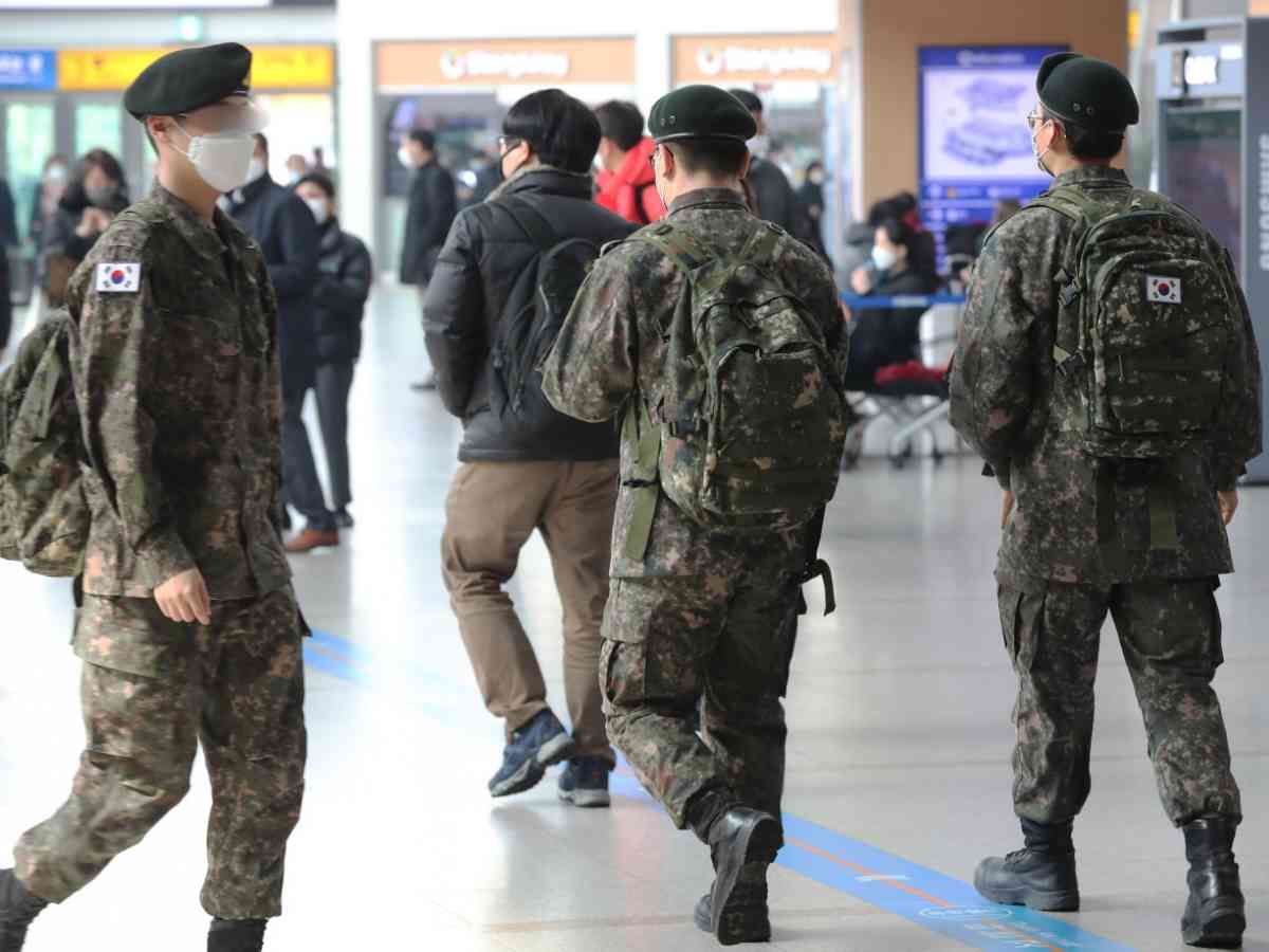 dich covid 19 o han quoc them 4 binh si nhiem benh 7700 quan nhan khac bi cach ly