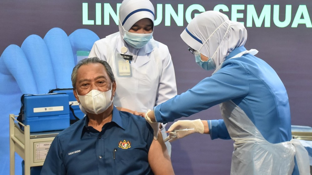 Malaysia bắt đầu triển khai Chương trình tiêm chủng quốc gia vaccine ngừa Covid-19. (Nguồn: Reuters)