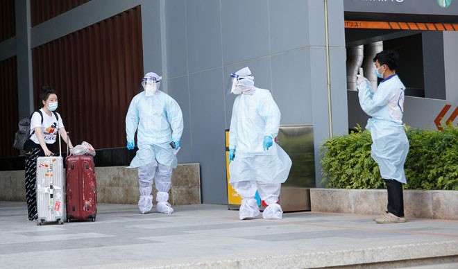 Covid-19: Campuchia phát hiện số ca mới kỷ lục, bao gồm 9 người Việt Nam, trục xuất một công dân Trung Quốc vì tung tin giả. (Nguồn: Khmer Times)