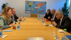 Nói Israel chẳng ủng hộ tinh thần lẫn ngoại giao giữa căng thẳng với Nga, Ukraine 'thất vọng'