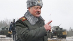 Xung đột Nga-Ukraine: Belarus phủ nhận tham dự, Kiev kêu gọi người dân cầm súng, EU lo sơ tán
