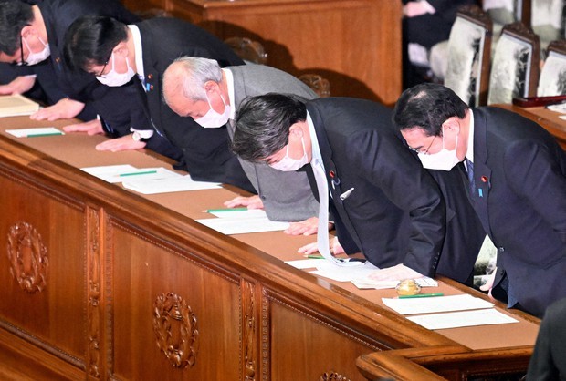 Nhật Bản thông qua dự thảo ngân sách khổng lồ cho tài khóa 2022. (Nguồn: Mainichi)