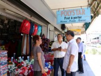 chay lon tai cho cua nguoi viet tai lao