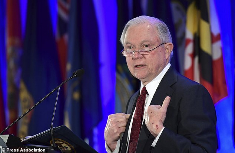 cang thang gia tang giua tong thong trump va bo truong tu phap my