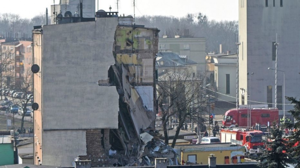 ba lan sap nha khien nhieu nguoi thuong vong
