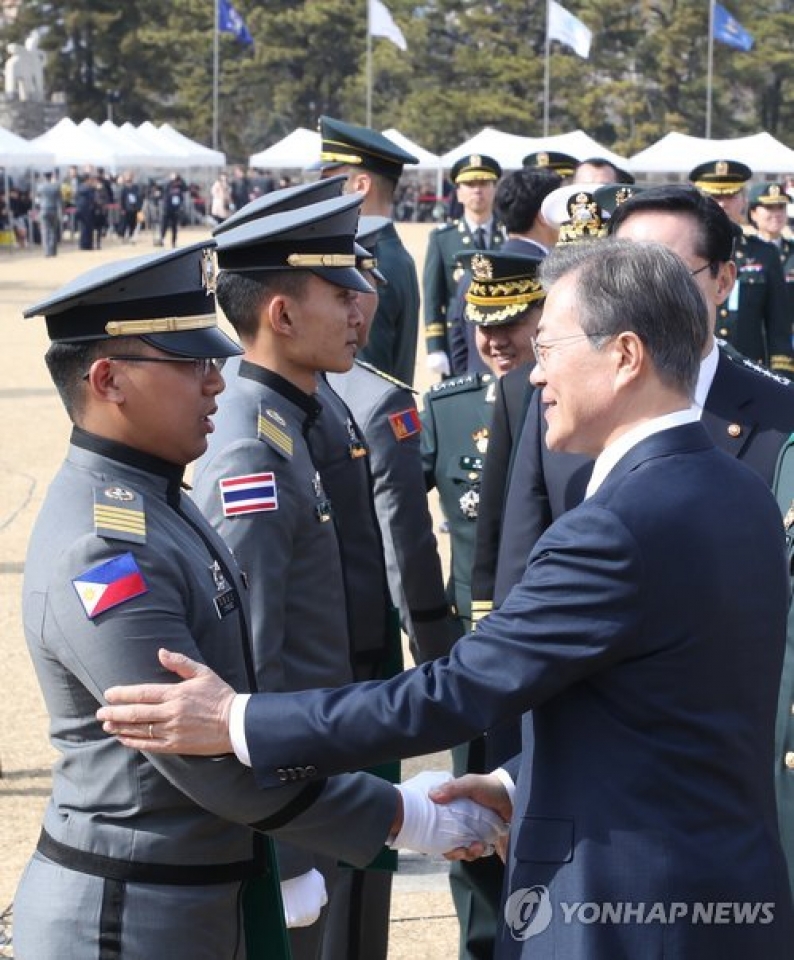tong thong han quoc keu goi doi thoai cung luc voi tang cuong ran de trieu tien