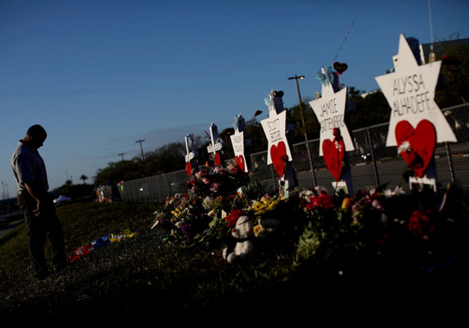 ha vien my thong qua du luat cai thien an toan truong hoc