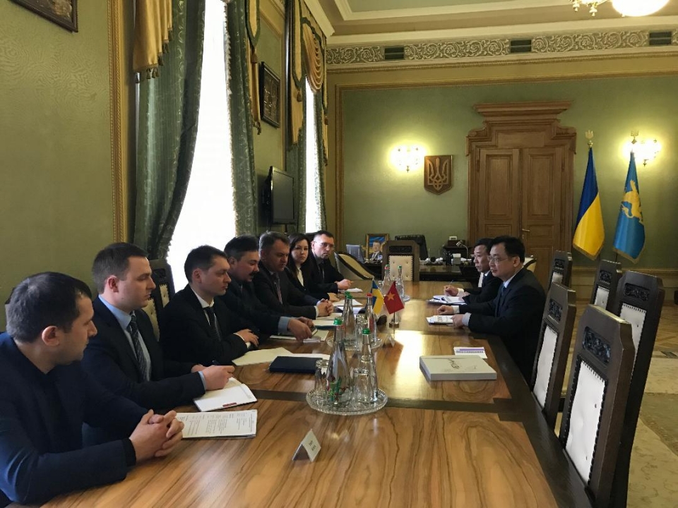 dai su quan viet nam tai ukraine lam viec tai tinh lvov