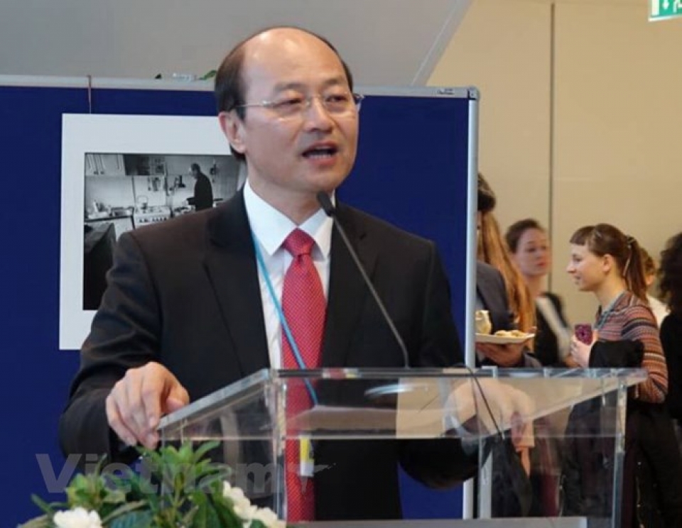 trien lam cau chuyen ve van de ma tuy the gioi qua hinh anh