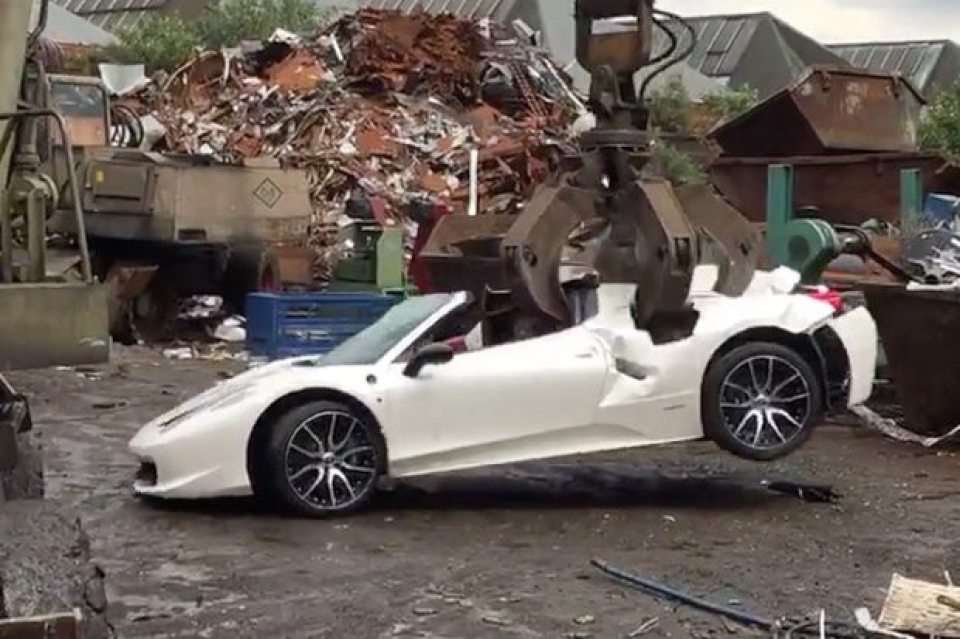 anh sieu xe hon 6 ty dong bi nghien nat vi nghi la do trom cap