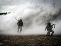 nhat sap co nhan vien bao ve ao theo phong cach hoat hinh