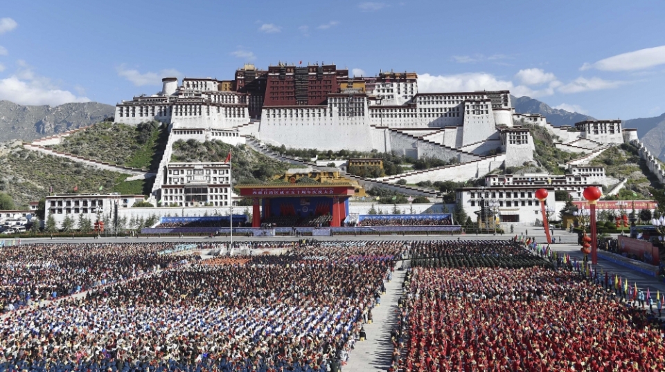 trung quoc ra sach trang ve tay tang