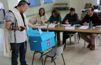 Israel bắt đầu tổng tuyển cử, người cách ly vì Covid-19 bầu ở các 'điểm bỏ phiếu đặc biệt'
