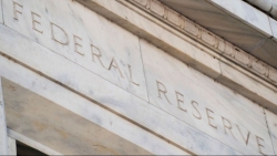 Fed kêu gọi thắt chặt quản lý để ngăn chặn 'bong bóng tài sản'