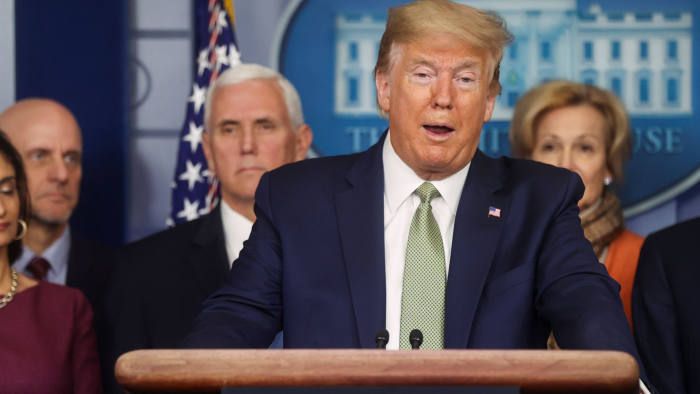 my trung cang nhau ve binh luan virus trung quoc cua tong thong trump