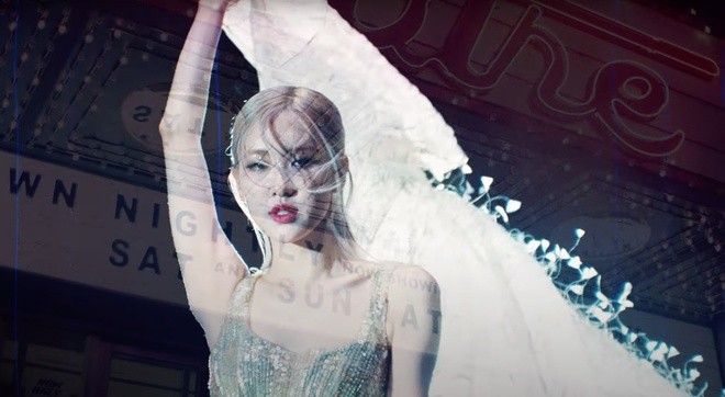 Một mẩu BLACKPINK tung MV solo đầu tiên, fan Việt được dịp 'mát mặt' vì Rosé 'diện' váy Công Trí Một mẩu BLACKPINK tung MV solo đầu tiên, fan Việt được dịp 'mát mặt' vì Rosé 'diện' váy Công Trí