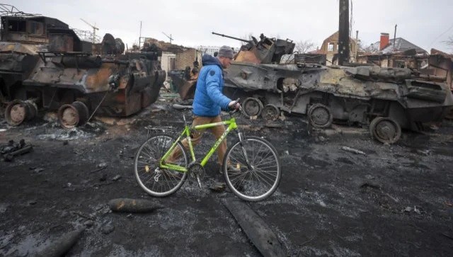 Tình hình Ukraine: Nga xác nhận xe tăng bị trúng tên lửa, lần đầu tiết lộ  số thương vong; thành phố Kherson thất thủ