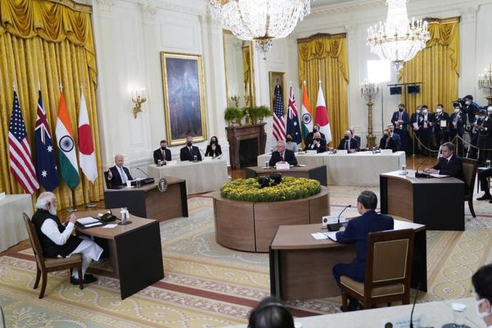 Tổng thống Joe Biden phát biểu trong hội nghị thượng đỉnh Bộ tứ với Thủ tướng Australia Scott Morrison, Thủ tướng Ấn Độ Narendra Modi và Thủ tướng Nhật Bản Yoshihide Suga, tại Phòng Đông của Nhà Trắng, vào ngày 24 tháng 9 năm 2021, tại Washington. (Nguồn: AP)