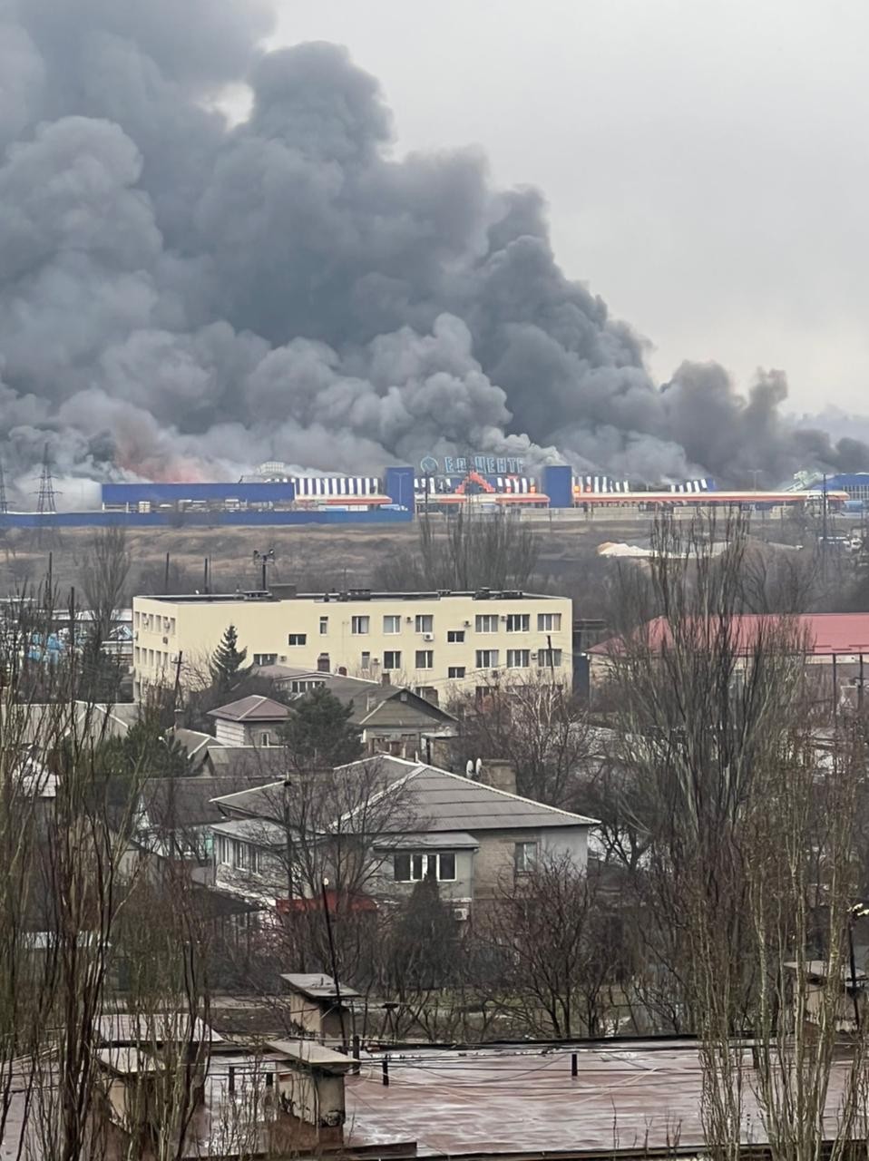 Tình hình Ukraine: Phe ly khai dọa tấn công Mariupol, tình báo Anh nói Nga bị cầm chân, Đức tính bơm hàng nghìn tên lửa cho Kiev. (Nguồn: Twitter)