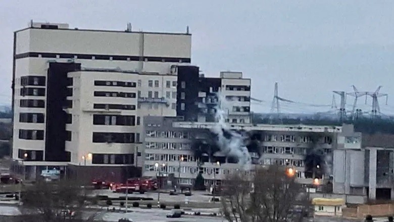 Tình hình Ukraine: Nga lên tiếng vụ cháy nhà máy hạt nhân Zaporizihzhia, Tổng thống Putin bác cáo buộc không kích. (Nguồn: Reuters)