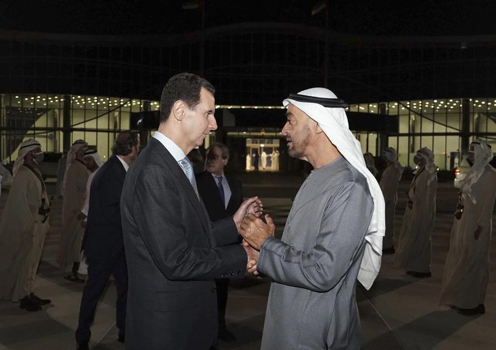 Tổng thống Syria Bashar Assad, bên trái, nói chuyện với Thái tử của Abu Dhabi, Sheikh Mohammed bin Zayed Al Nahyan, tại Abu Dhabi, Các Tiểu vương quốc Ả Rập Thống nhất, Thứ Sáu, ngày 18 tháng 3 năm 2022. (Nguồn: AP)