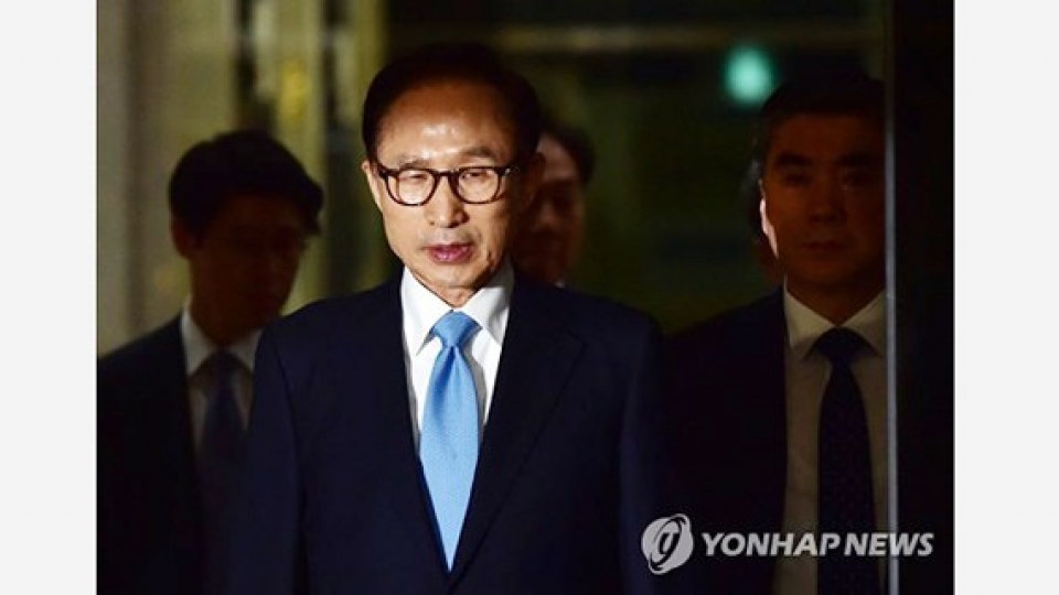 ha n quo c cu u to ng tho ng lee myung bak chinh thuc bi truy to