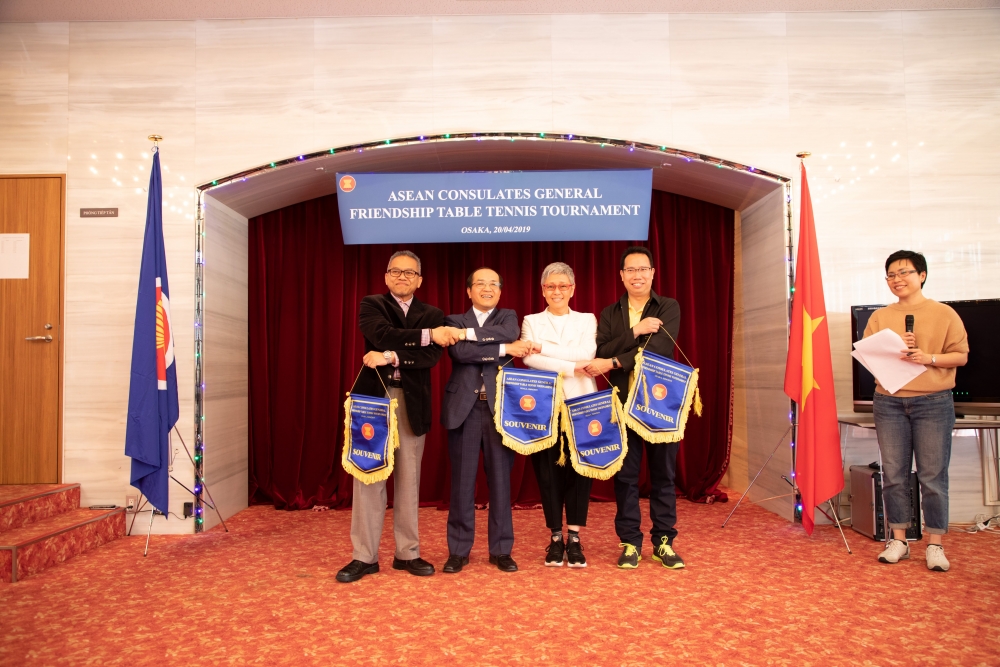 nhat ban giai bong ban huu nghi tong lanh su quan cac nuoc asean tai kansai