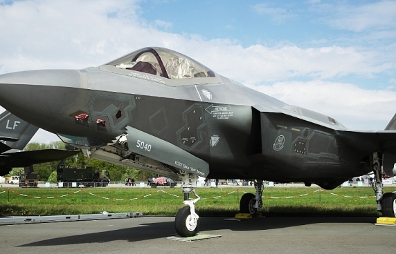 my loai tho nhi ky khoi chuong trinh f 35 nga san sang hop tac san xuat su 57