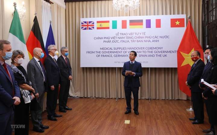 covid 19 duc danh gia cao su ho tro cua viet nam va cong dong nguoi viet trong dai dich