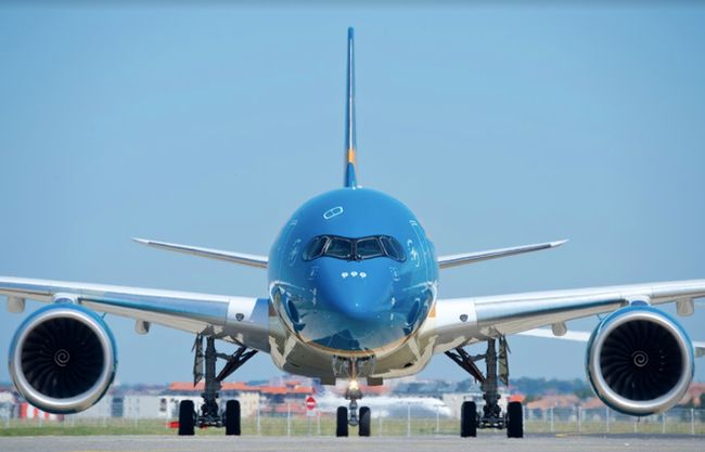 Đưa hơn 340 công dân Việt Nam từ Singapore về nước an toàn