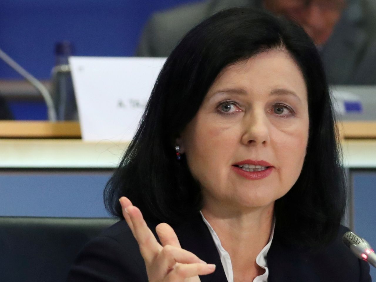 khung hoang thoi covid 19 pho chu tich ec chi trich eu phu thuoc vat tu y te vao trung quoc