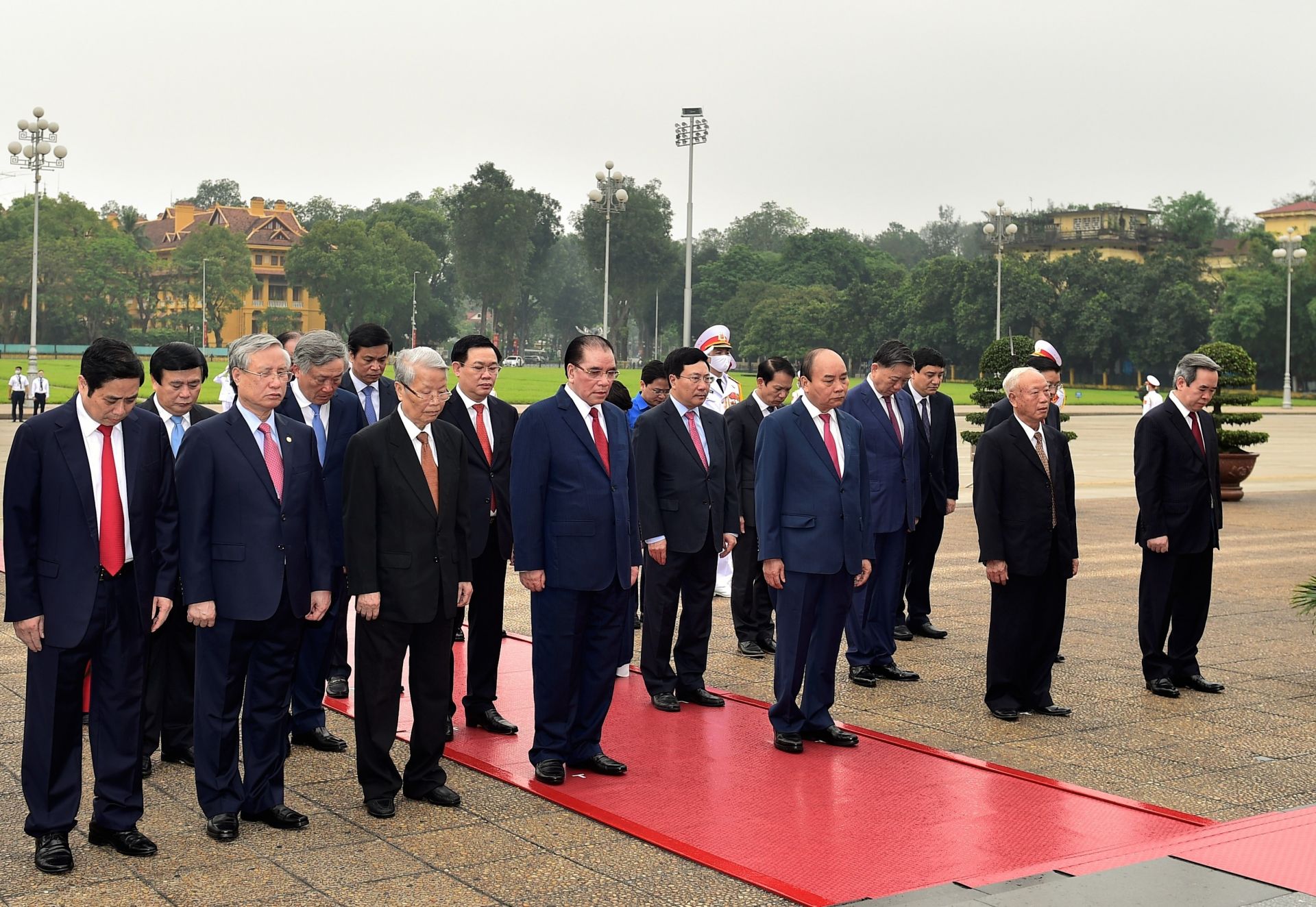 Lãnh đạo Đảng, Nhà nước vào Lăng viếng Chủ tịch Hồ Chí Minh nhân kỷ niệm 45 năm Ngày Giải phóng miền Nam lanh dao dang nha nuoc vao lang vieng chu tich ho chi minh nhan ky niem 45 nam ngay giai phong mien nam