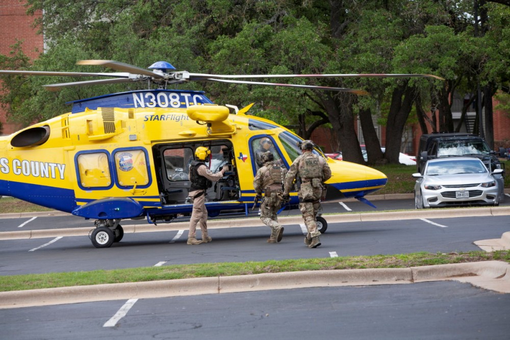Mỹ: Xả súng ở Texas, 3 người tử vong. (Nguồn: PBS News) Mỹ: Xả súng ở Texas, 3 người tử vong. (Nguồn: PBS News)