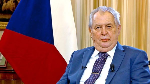 Nga-Czech: Tổng thống Czech nói nước đôi, chính phủ vội 'chỉnh lời', Nga dứt khoát khẳng định 'vô lý'