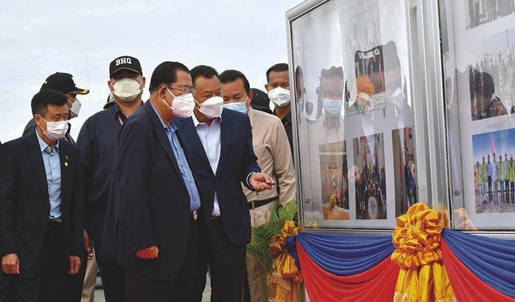 Thủ tướng Campuchia tuyên bố không cần quân đội nước ngoài, cảnh báo tin giả. (Nguồn: Khmer Times)