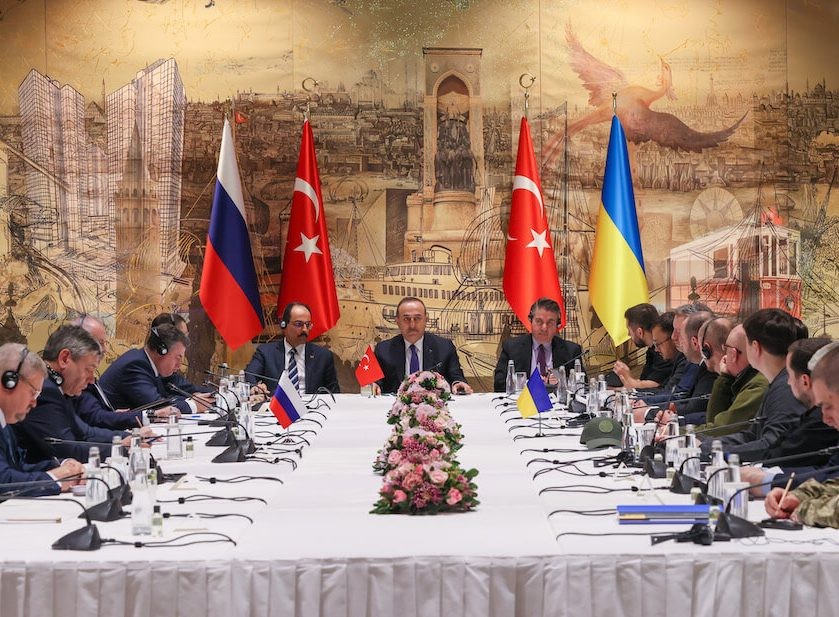 Xung đột Nga-Ukraine: Trung Quốc khuyên Mỹ; EU nêu lý do cấp vũ khí cho Kiev, tính 'sờ gáy' ngành dầu mỏ Nga. (Nguồn: Anadolu) Xung đột Nga-Ukraine: Trung Quốc khuyên Mỹ; EU nêu lý do cấp vũ khí cho Kiev, tính 'sờ gáy' ngành dầu mỏ Nga. (Nguồn: Anadolu)