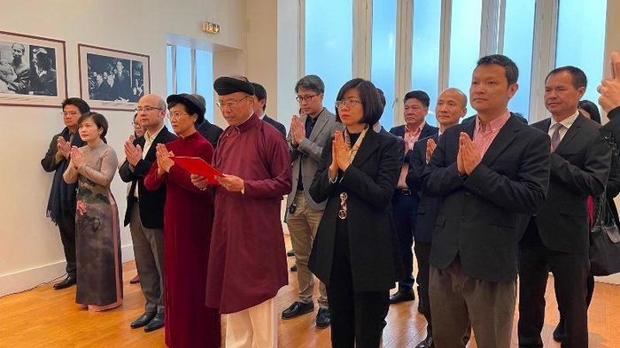 du ai di nguoc ve xuoi nho ngay gio to mong muoi thang ba