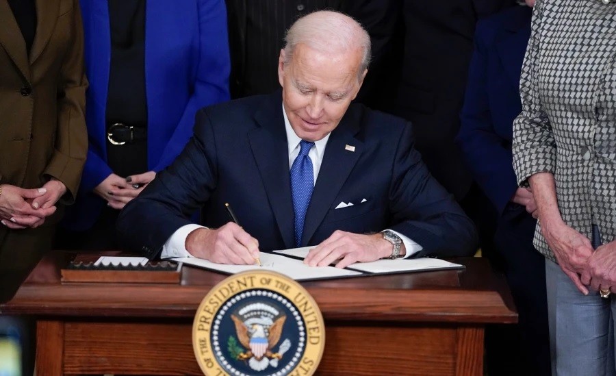 Tổng thống Biden dứt tay ký, Mỹ 'khai tử' quy chế Tối huệ quốc với Nga. (Nguồn: The Hill)
