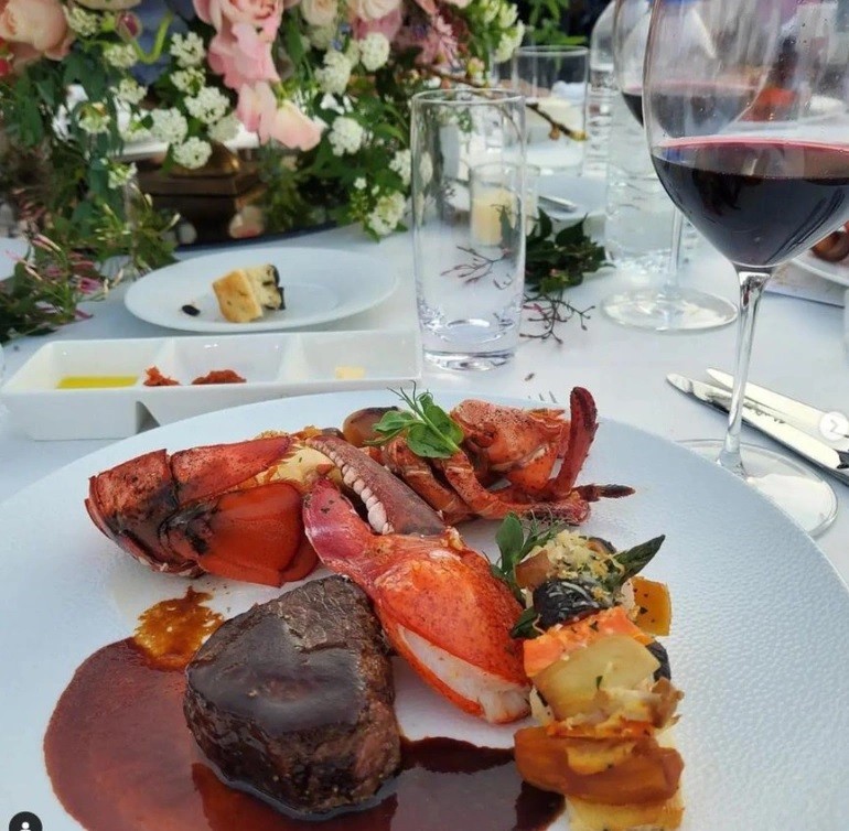 Cặp 'vợ chồng son' đình đám Hyun Bin và Son Ye-jin lần đầu lộ diện sau lễ cưới thế kỷ