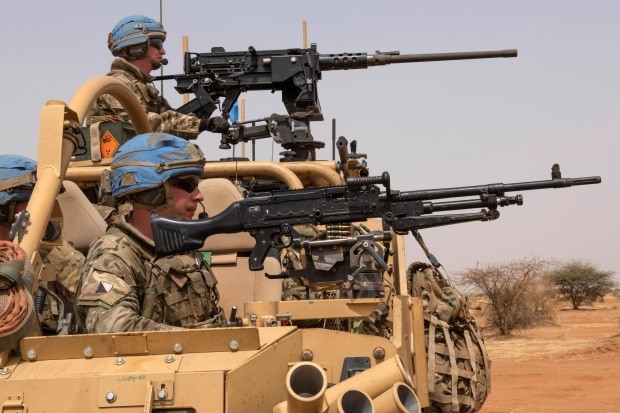 Trực thăng của quân đội Mali nã tên lửa 'rất gần' nơi đóng quân của binh sĩ Gìn giữ hòa bình. (Nguồn; The Sun)