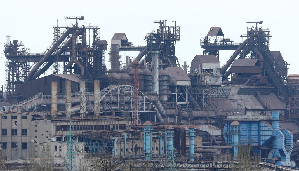 Tình hình Ukraine: Nga chiếm kho vũ khí lớn, tuyên bố phong tỏa các tay súng ở nhà máy thép tại Mariupol. (Nguồn: AP)