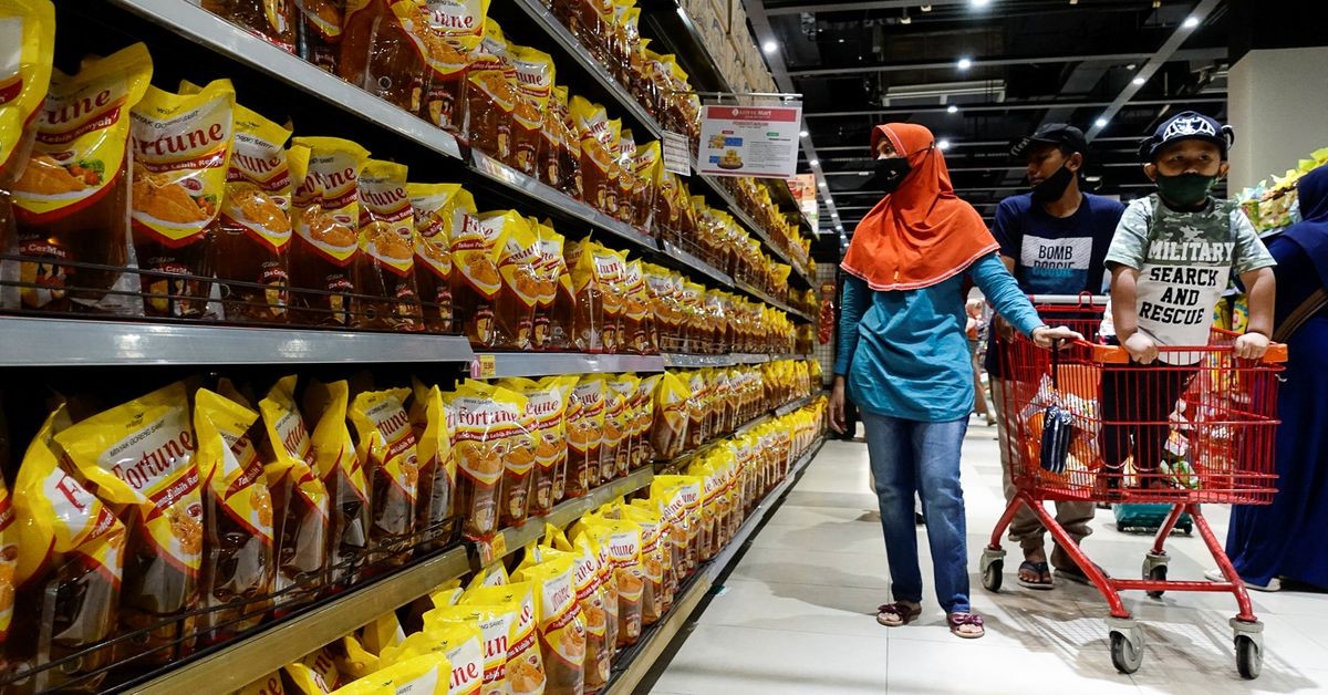 Indonesia ra lệnh cấm xuất khẩu dầu ăn và nguyên liệu thô. (Nguồn: Reuters)