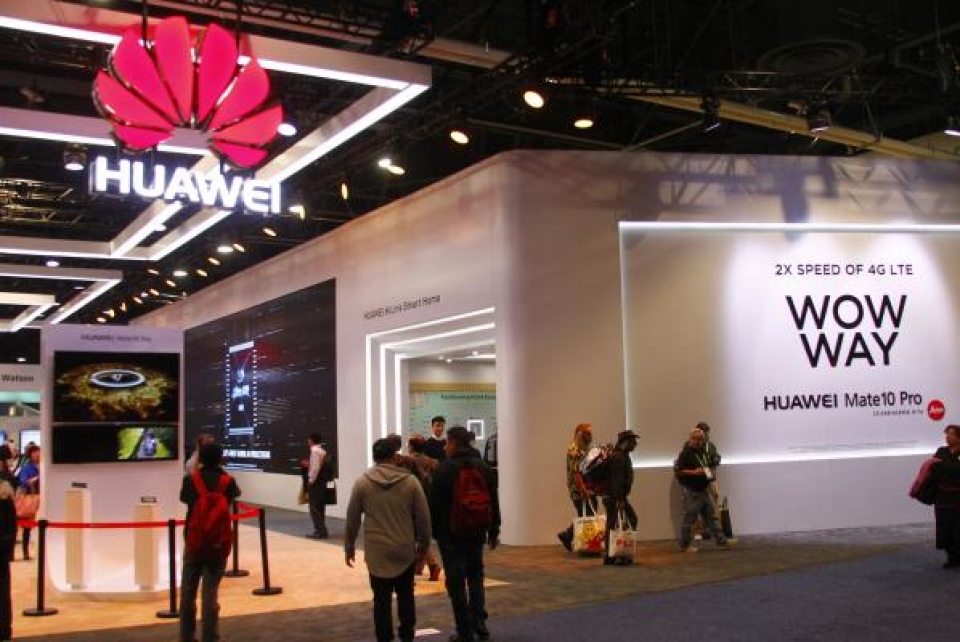 my cam dung dien thoai cua huawei zte tai cac can cu quan su