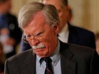 khuay dao thi truong dau mo ong trump lai muon don iran vao chan tuong