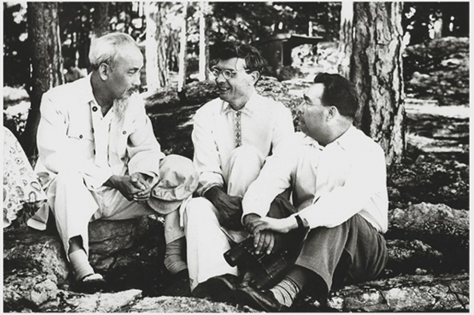 nguyen ai quoc ho chi minh voi tinh huu nghi viet nga