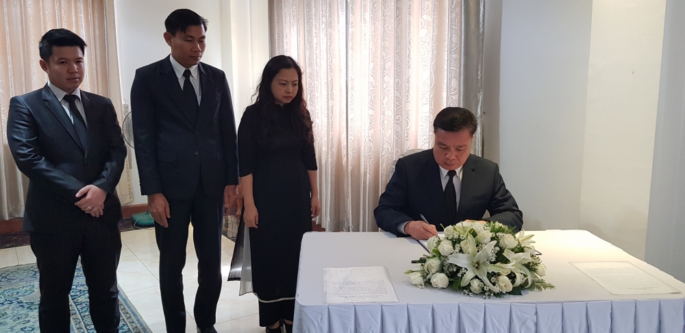 le vieng va mo so tang nguyen chu tich nuoc le duc anh tai myanmar thuong hai