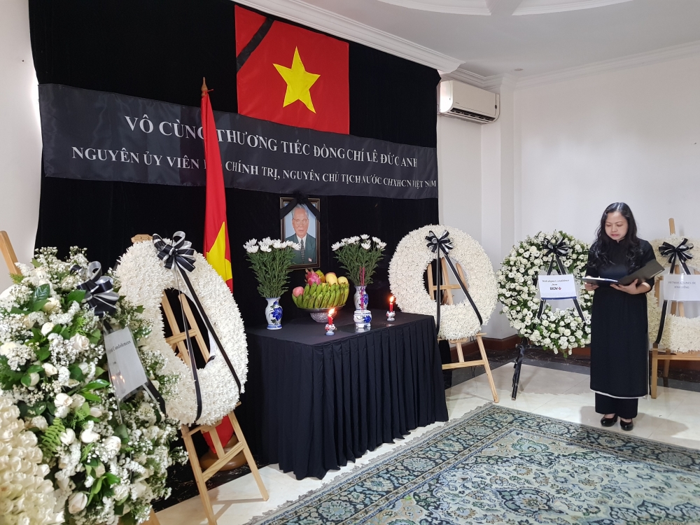 le vieng va mo so tang nguyen chu tich nuoc le duc anh tai myanmar thuong hai